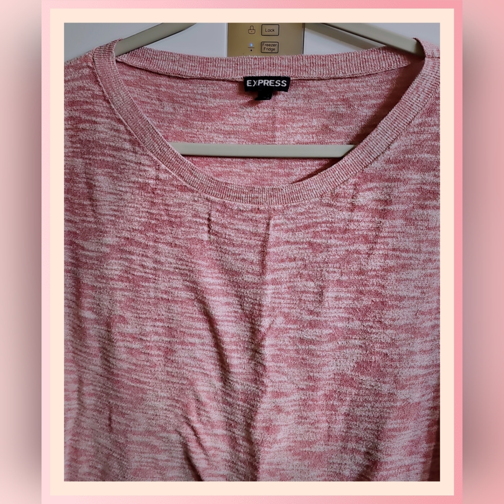 Express pink & white colored sweater.👚👕